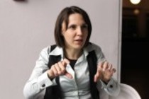 Russische Sopranistin Olesya Golovneva im im Interview über die Inszenierung "La Traviata", die am 16. Oktober 2011 erneut aufgeführt wird (© Thomas Brill)